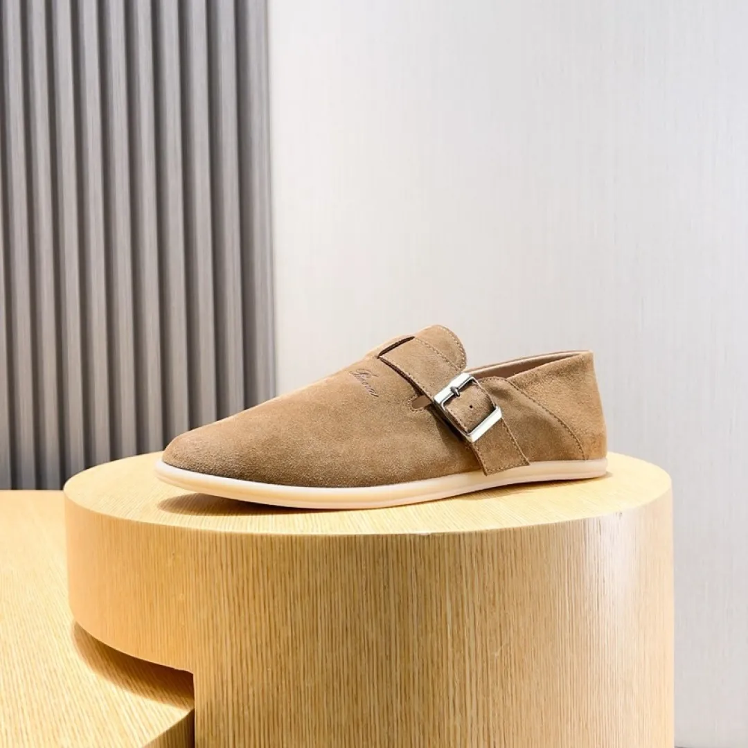 Factory price 420💰[loro piana] 2025 new moccasins, popular casual sneakers for street men. The shoes are made of first-layer suede leather uppers with rubber soles. They are classic. The complex craftsmanship and meticulous structure make the shoes light and soft, allowing you to walk comfortably and freely. Perfect for summer wear. Yardage: 38-45.